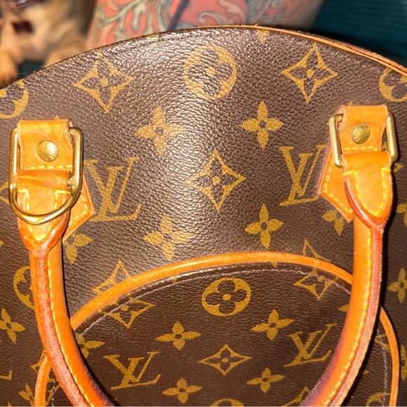 Comes with COA Louis Vuitton Ellipse MM pre loved - Picture 11 of 14